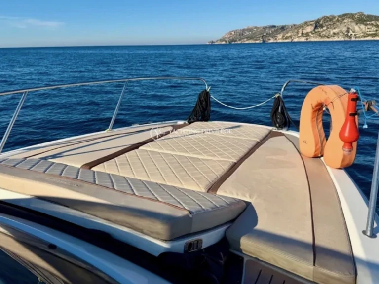 Location bateau Marseille pas cher Activ 875 Sundeck