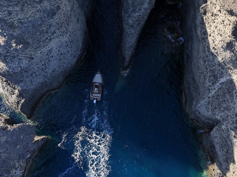 Location bateau Agía Kiriakí pas cher Black Edition