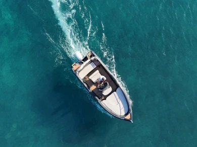 Yacht charter Mílos - Poseidon Black Edition on SamBoat