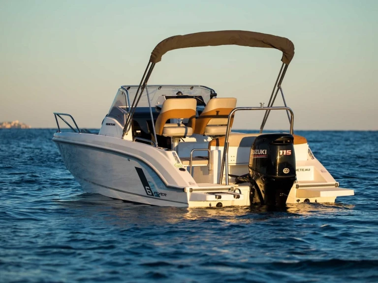 Louer Bateau à moteur avec ou sans skipper Bénéteau à Port Olympique de Barcelone