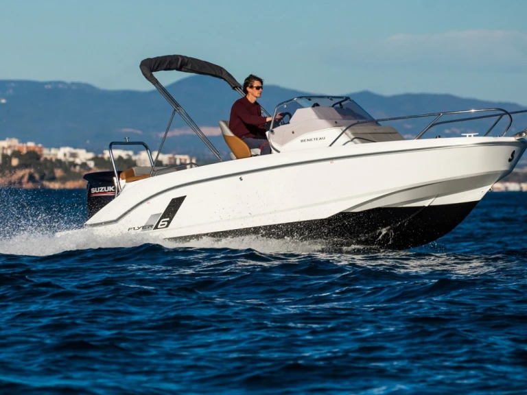 Bateau à moteur à louer à Port Olympique de Barcelone au meilleur prix