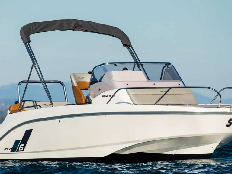 Location bateau Port de Barcelona pas cher Flyer 6.6 SUNdeck