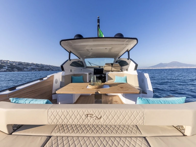 Location Bateau à moteur Ryo avec permis