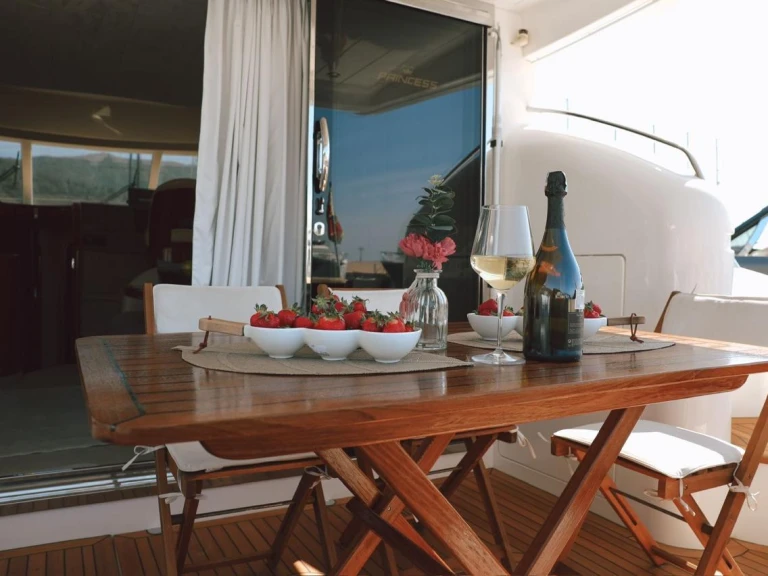 Location bateau Princess Princess 50 Fly à Tivat sur Samboat