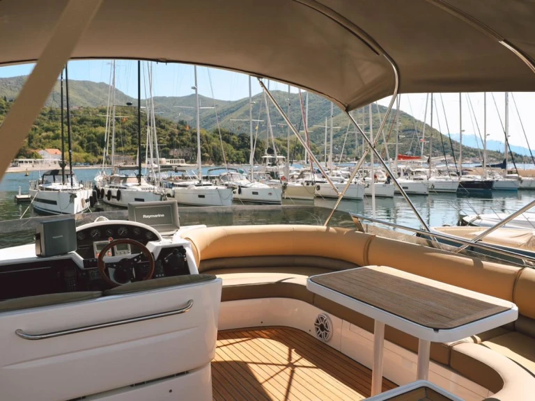 Location Bateau à moteur Princess avec permis