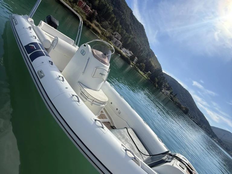 Location bateau Bwa  Flyer à Anávyssos sur Samboat