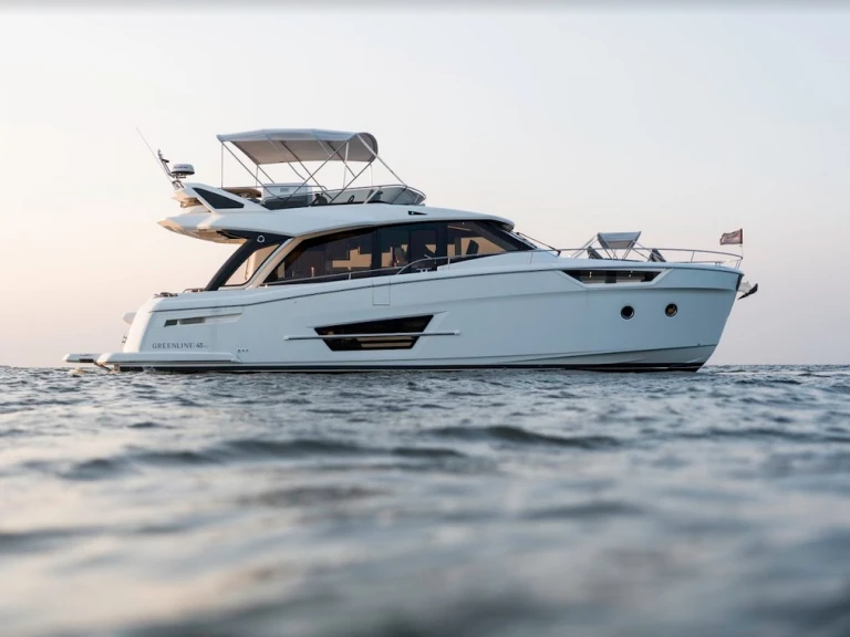 Location bateau Greenline Greenline 45 Fly à Saint-Raphaël sur Samboat