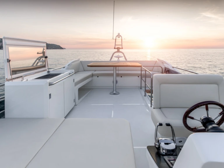 Location bateau Saint-Raphaël pas cher Greenline 45 Fly