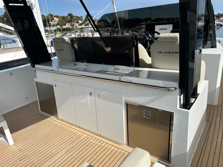 Location Yacht à Antibes - De Antonio D42