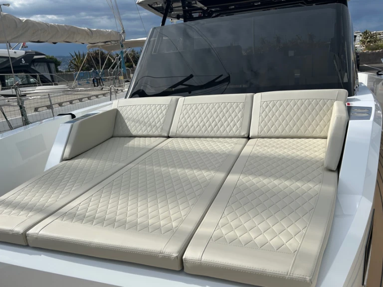 Louer Yacht avec ou sans skipper De Antonio à Antibes