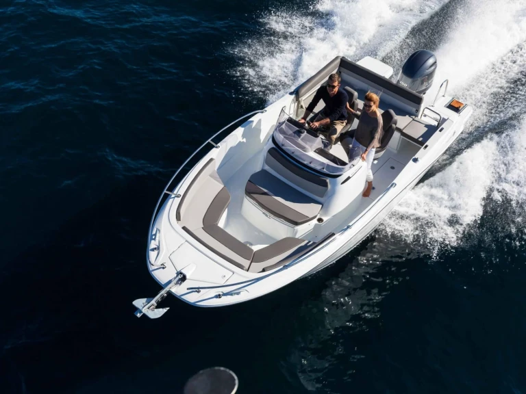 Location bateau Positano pas cher Cap Camarat 6.5 CC Serie 3