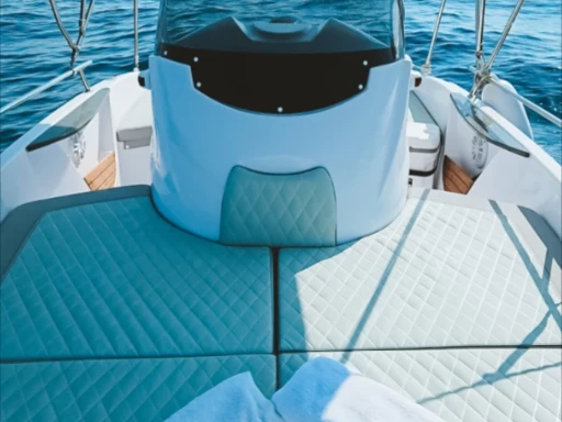 Location Bateau à moteur Romar avec permis