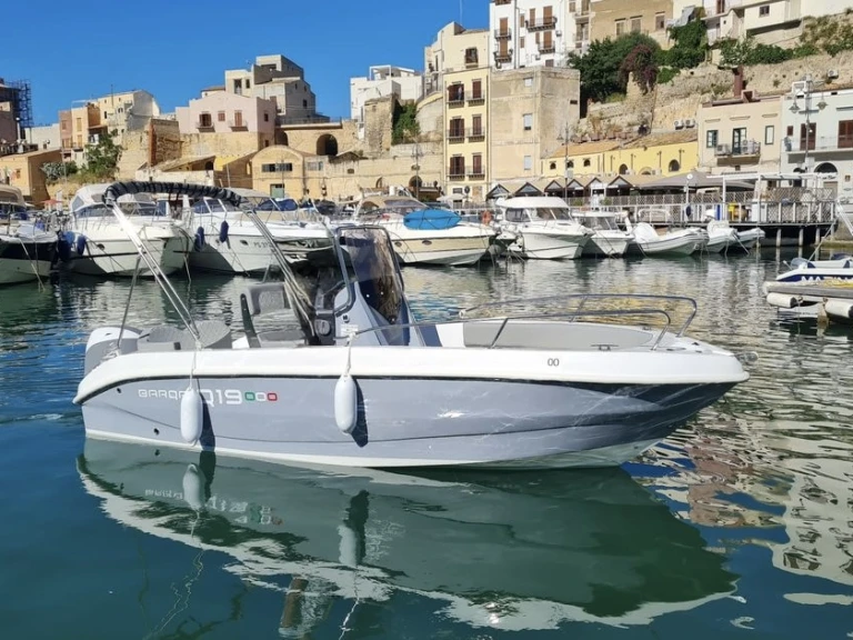 Louer Bateau à moteur avec ou sans skipper Barqa à Xemxija