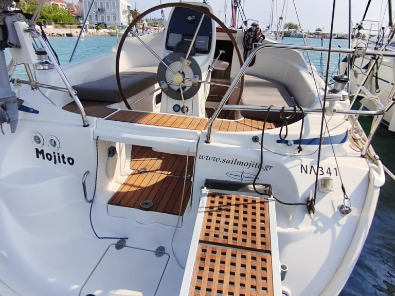 Louez un Bavaria Bavaria 30 Cruiser à Páleros