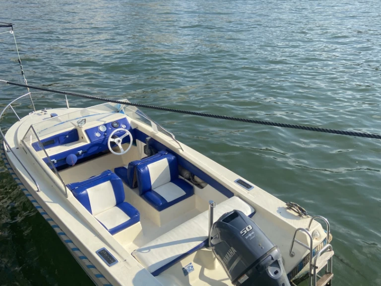 Location Bateau à moteur Rocca avec permis