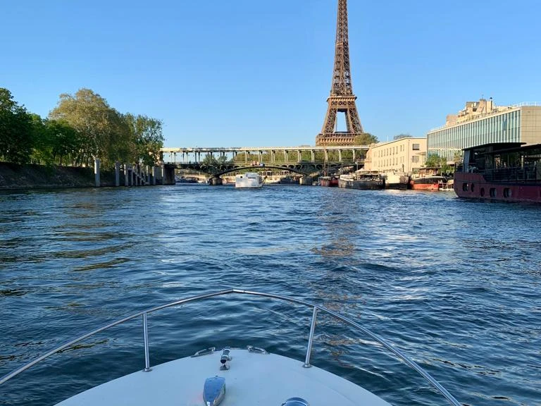 Bateau à moteur à louer à Paris au meilleur prix