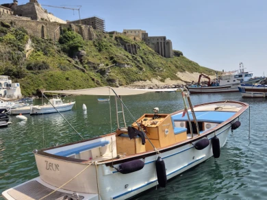 Fratelli Aprea Sorrento 7,80 tradizionale / open de alquiler a Italie