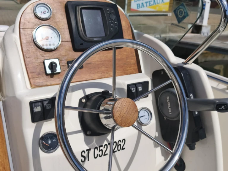 Location Bateau à moteur Jeanneau avec permis