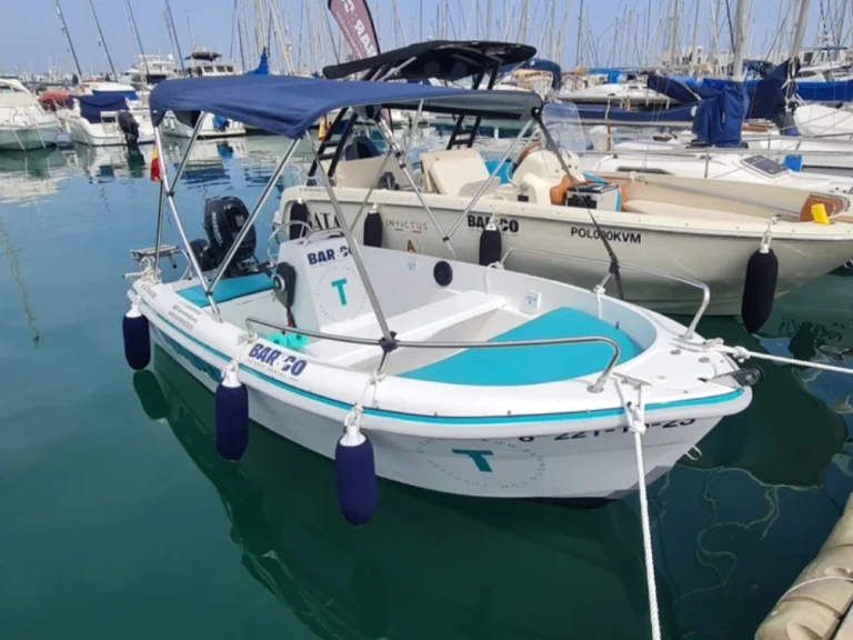 Location Bateau à moteur Stable avec permis