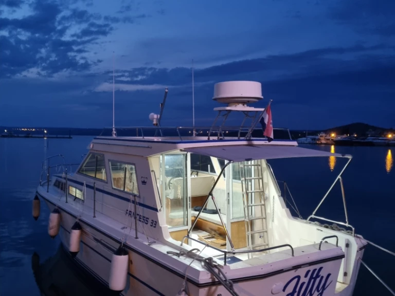 Princess Princess 33 a louer à Sibenik