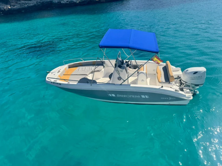 Bateau à moteur à louer à Cala d'Or au meilleur prix