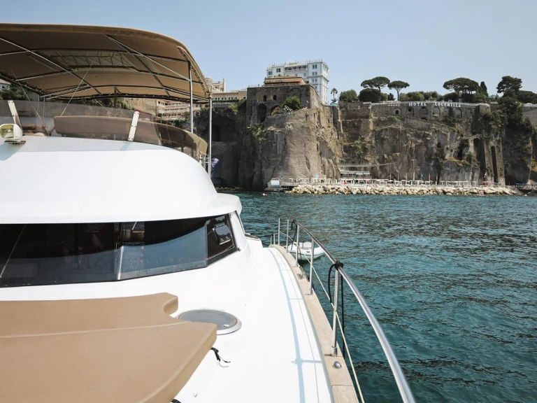 Louez un Fountaine Pajot Cumberland 47 LC à Marina di Stabia