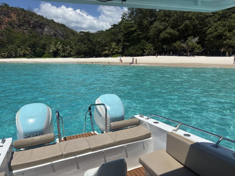 Louer Bateau à moteur avec ou sans skipper fisherman à Victoria