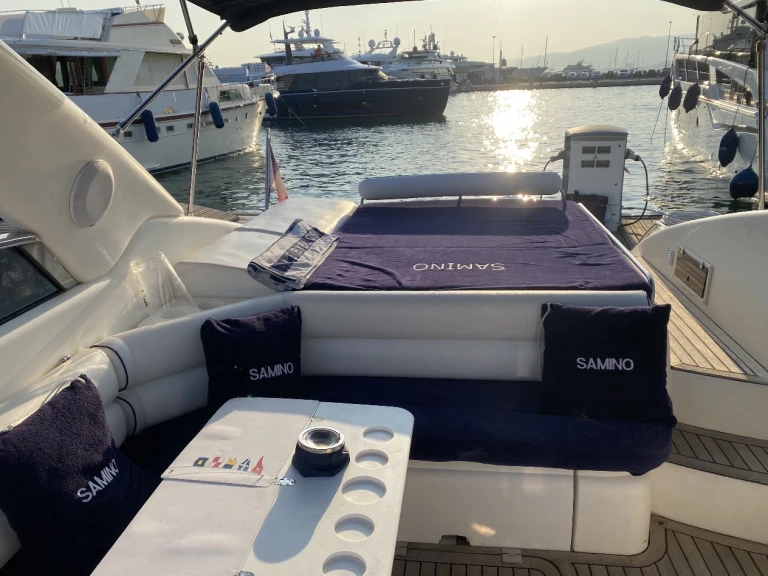 Bateau à moteur à louer à Cannes au meilleur prix