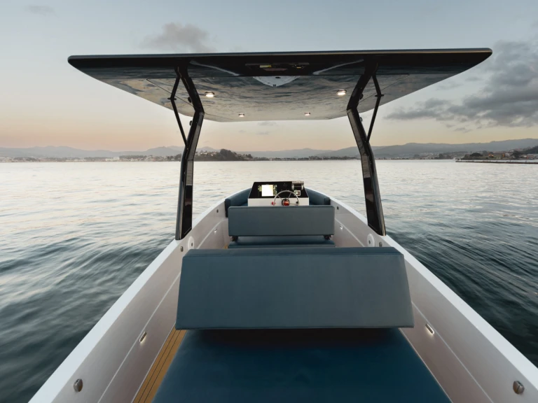 Louer Bateau à moteur avec ou sans skipper Lasai à Lac Léman