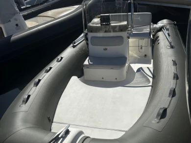 Yacht charter Porto-Vecchio - Capelli 500 moteur 2 temps on SamBoat