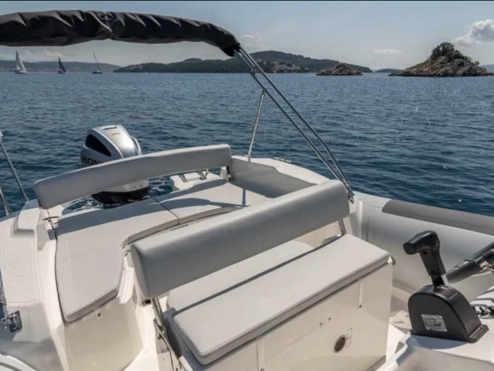 Location bateau Wellcraft Martinique 2600 à Fréjus sur Samboat