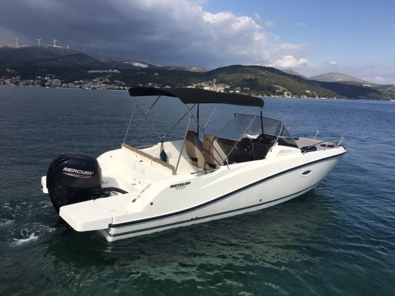 Location à Marseille - Quicksilver Activ 675 Sundeck sur SamBoat