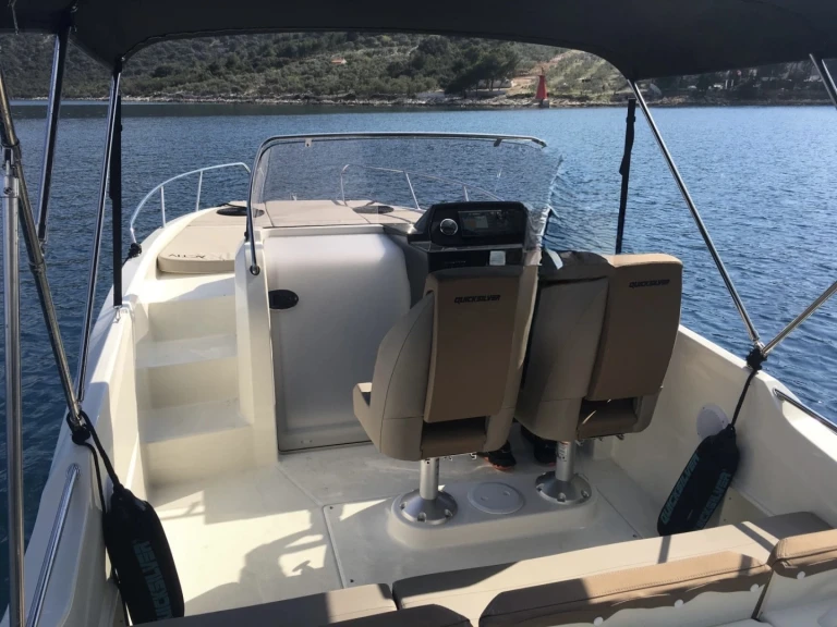 Location bateau Quicksilver Activ 675 Sundeck à Marseille sur Samboat