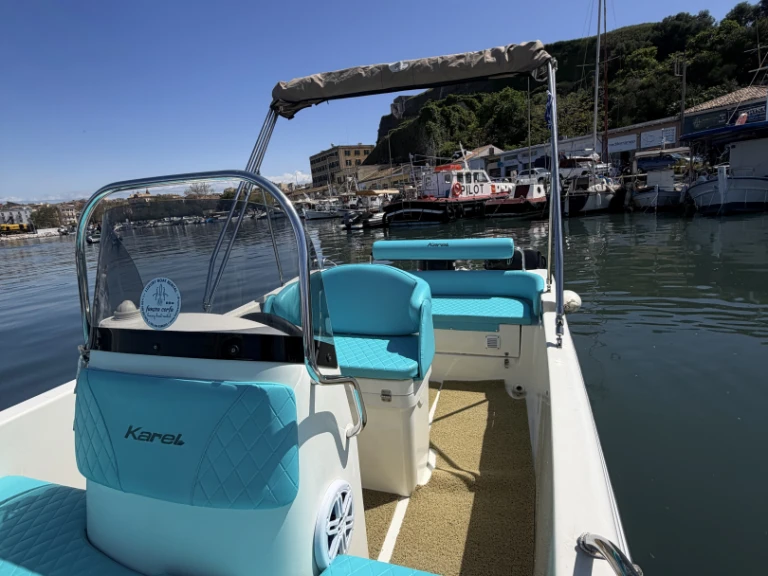 Location Bateau à moteur Karel avec permis