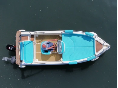 Karel Ithaka de alquiler a Corfou