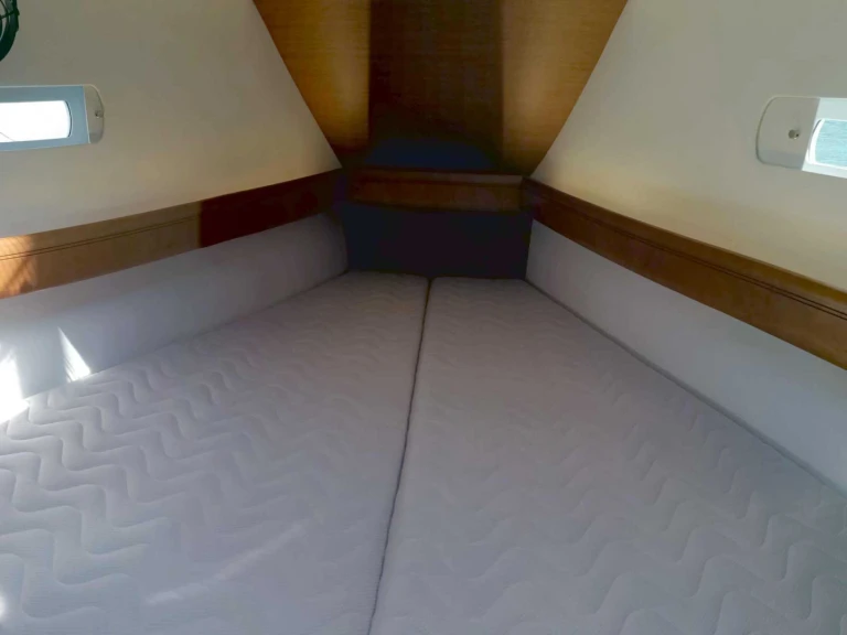 Louer Voilier avec ou sans skipper Jeanneau à Agropoli