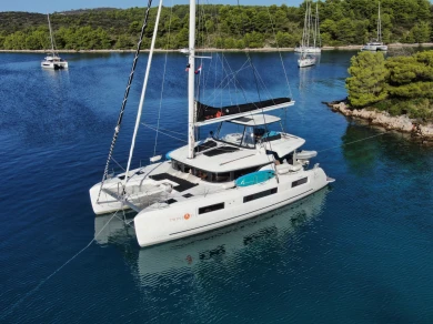 Katamarán k pronájmu v Trogir za nejlepší cenu