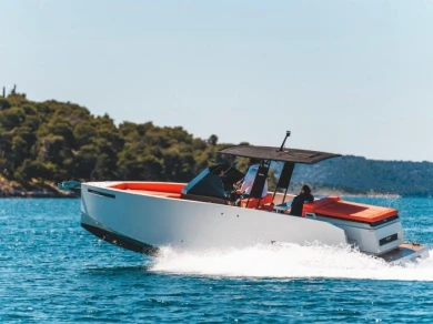 Hire Motorboat De Antonio with a boat licence