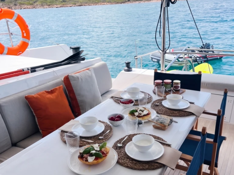 Louer Catamaran avec ou sans skipper Nautitech à Álimos