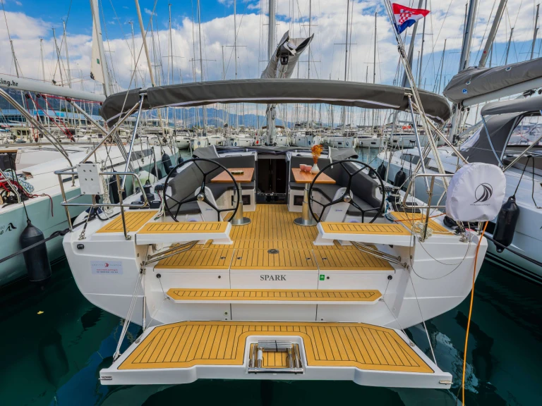 Location bateau Hanse Hanse 410 à Sibenik sur Samboat