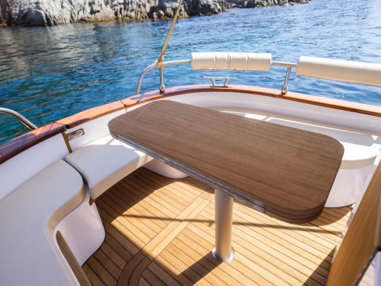 Location à Port Grimaud - Mimi LIBECCIO 7.5 wa sur SamBoat