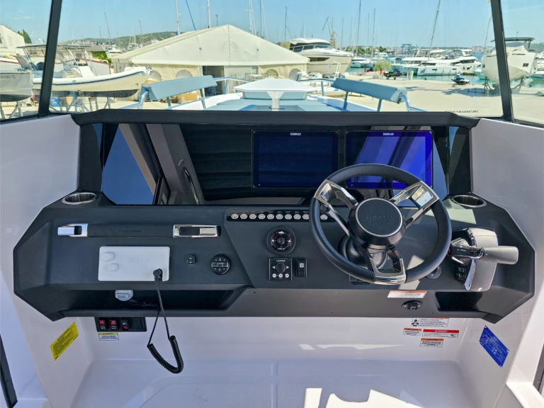 Bateau à moteur à louer à Seget Donji au meilleur prix