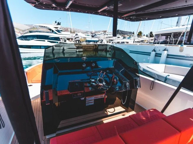 Louer Bateau à moteur avec ou sans skipper De Antonio à Seget Donji