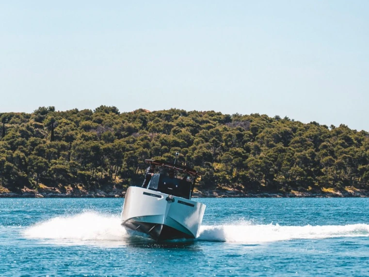 Location Bateau à moteur De Antonio avec permis