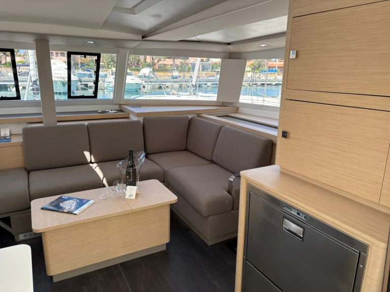 Location Catamaran à Furnari - Fountaine Pajot Astrea 42