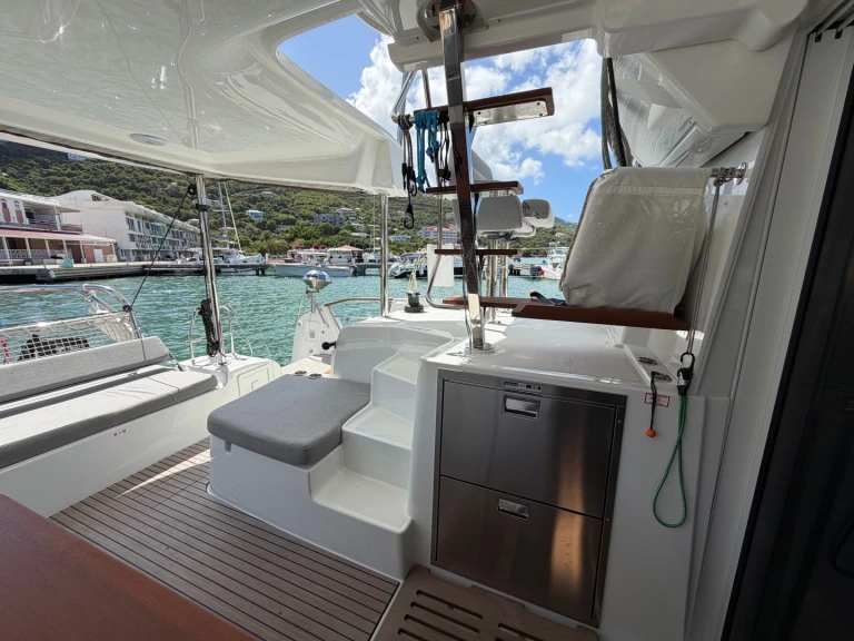 Louez un Lagoon Lagoon 43 (Owners Version) à Road Town