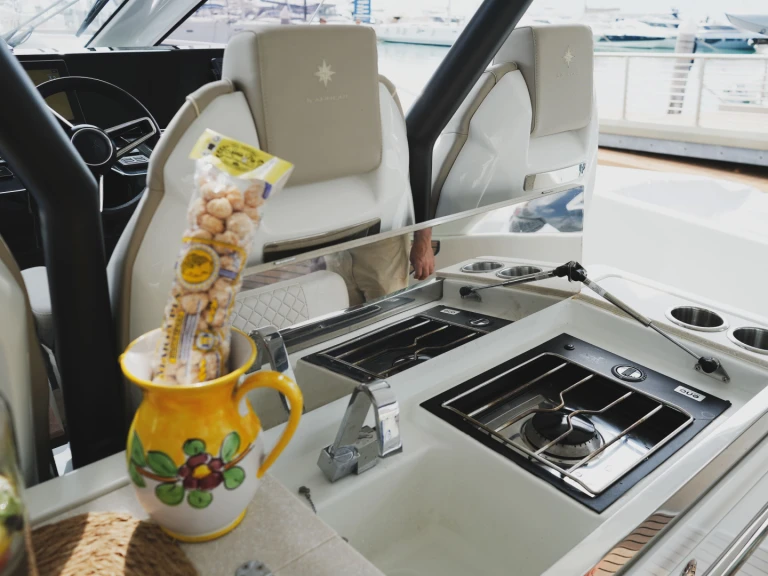 Bateau à moteur à louer à Naples au meilleur prix