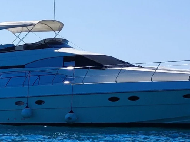 Louer Bateau à moteur avec ou sans skipper Azimut à Marina de Dénia