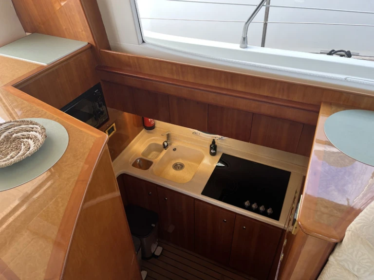 Bateau à moteur à louer à Marina de Dénia au meilleur prix