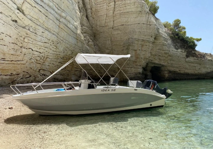 Bateau à moteur à louer à Vieste au meilleur prix